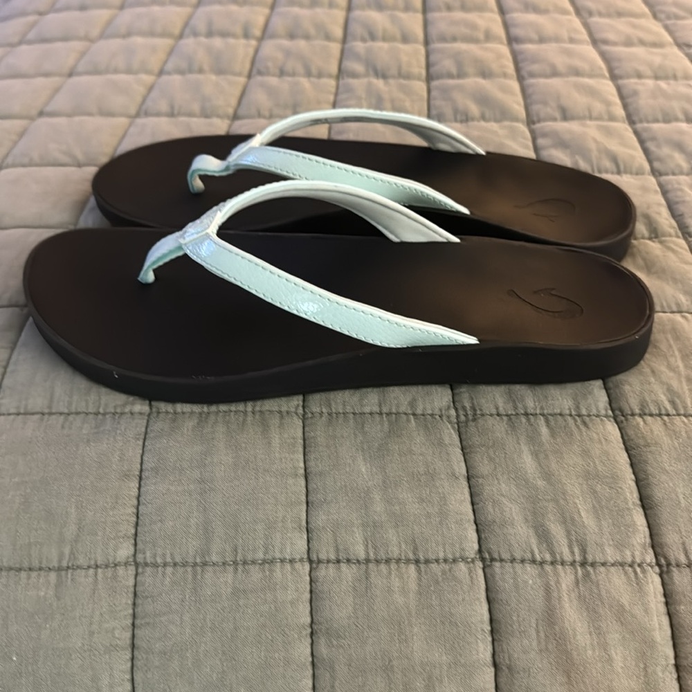 Olukai woman’s flip flops. - Picture 3 of 3